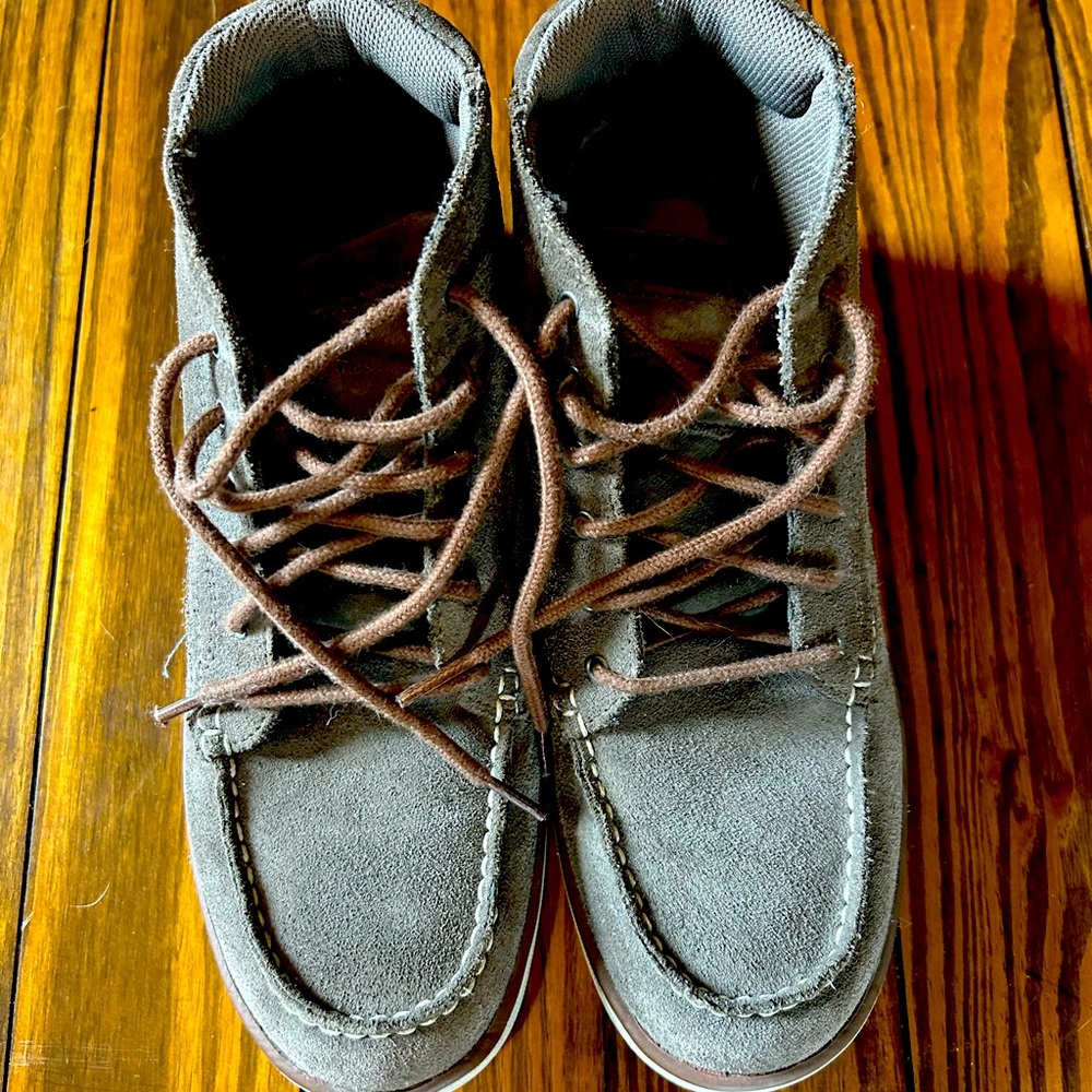 Size 8 Women’s Eddie Bauer booties. Only worn a couple of times